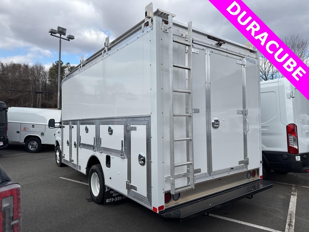 2024 Ford E-450 photo 5