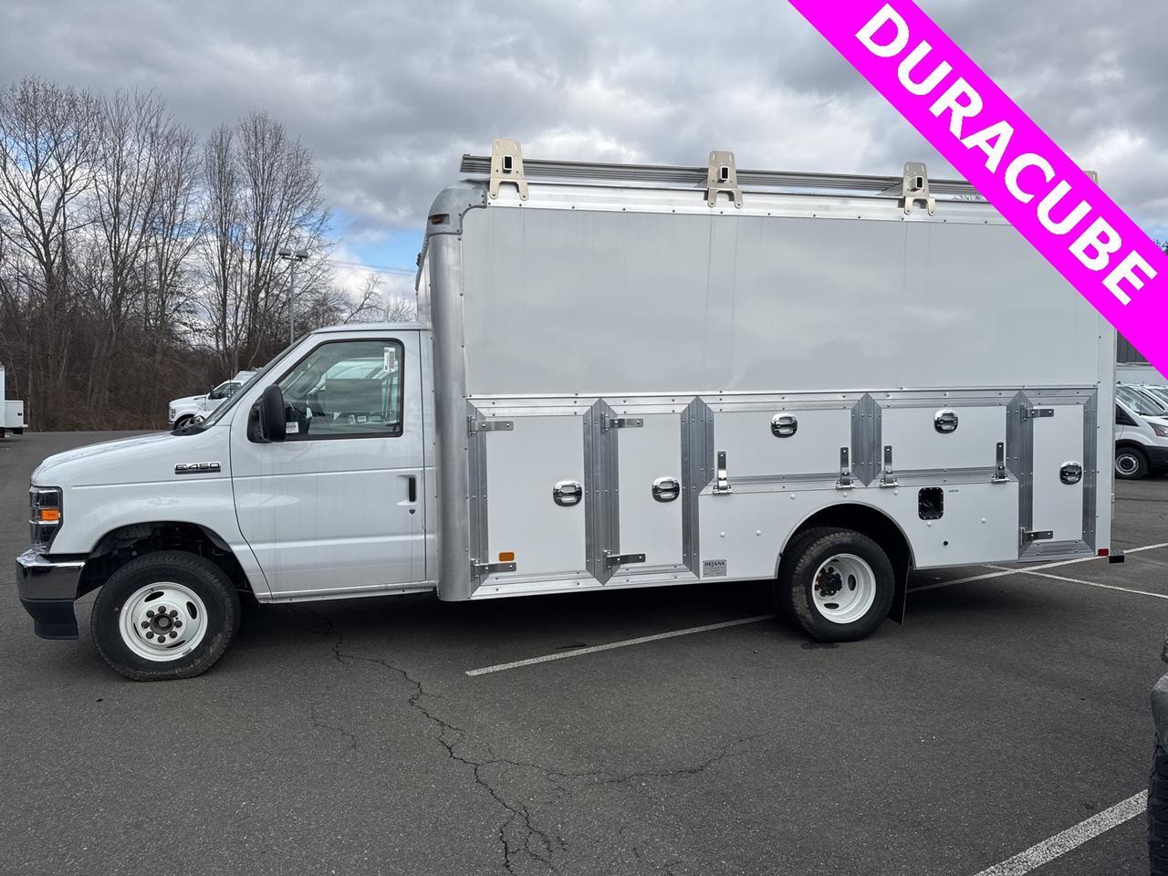2024 Ford E-450 photo 4