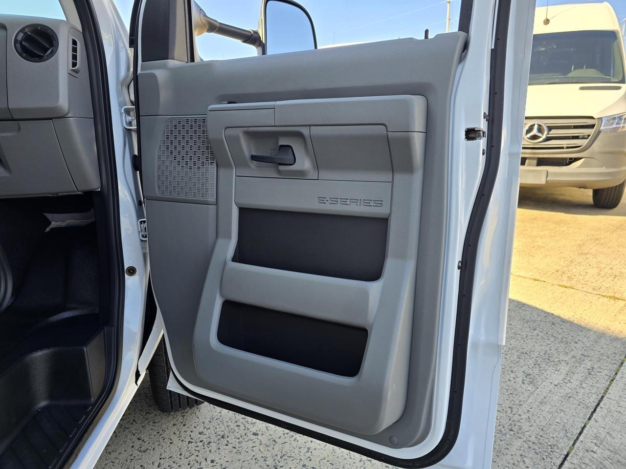 2024 Ford E-Series Cutaway E-350 DRW 16FT Box W/Maxon 1,600lb Liftgate and Roll-Up Door Concord NC