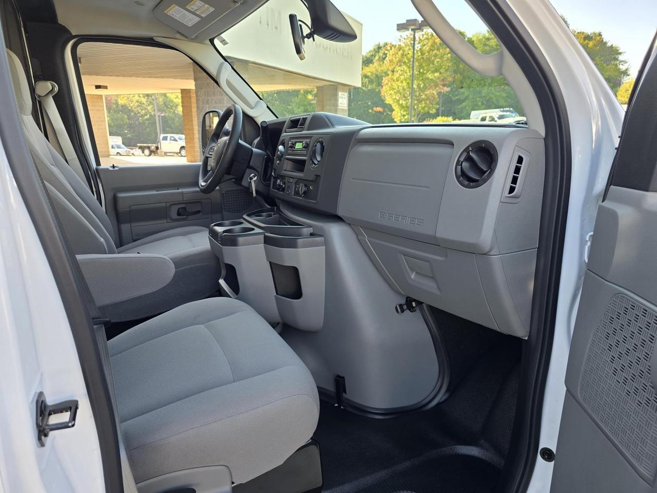 2024 Ford E-Series Cutaway E-350 DRW 16FT Box W/Maxon 1,600lb Liftgate and Roll-Up Door Concord NC
