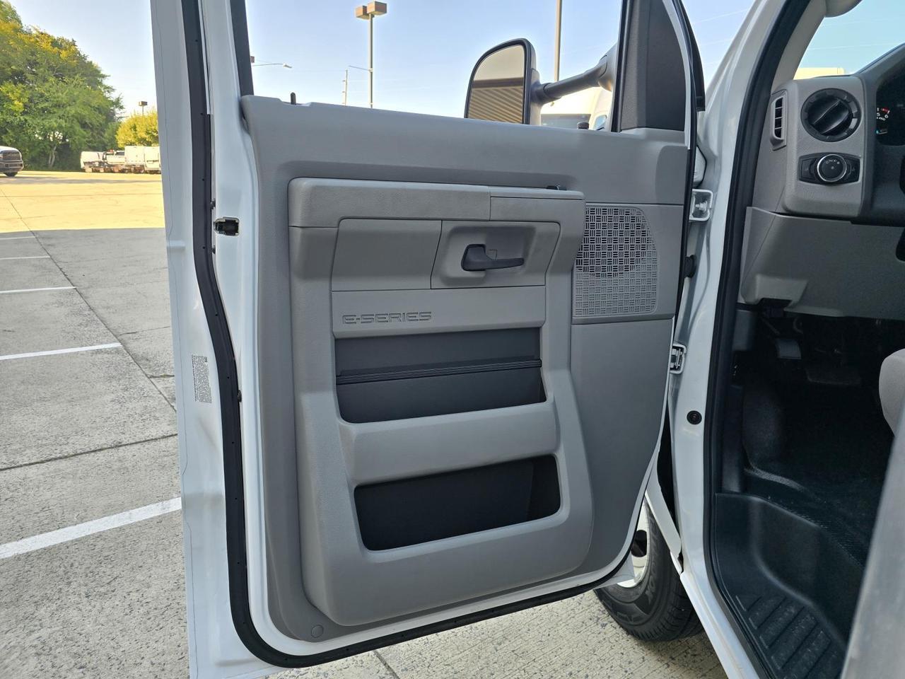 2024 Ford E-Series Cutaway E-350 DRW 16FT Box W/Maxon 1,600lb Liftgate and Roll-Up Door Concord NC