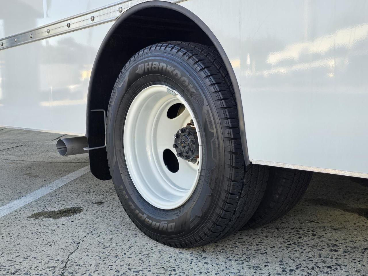 2024 Ford E-Series Cutaway E-350 DRW 16FT Box W/Maxon 1,600lb Liftgate and Roll-Up Door Concord NC