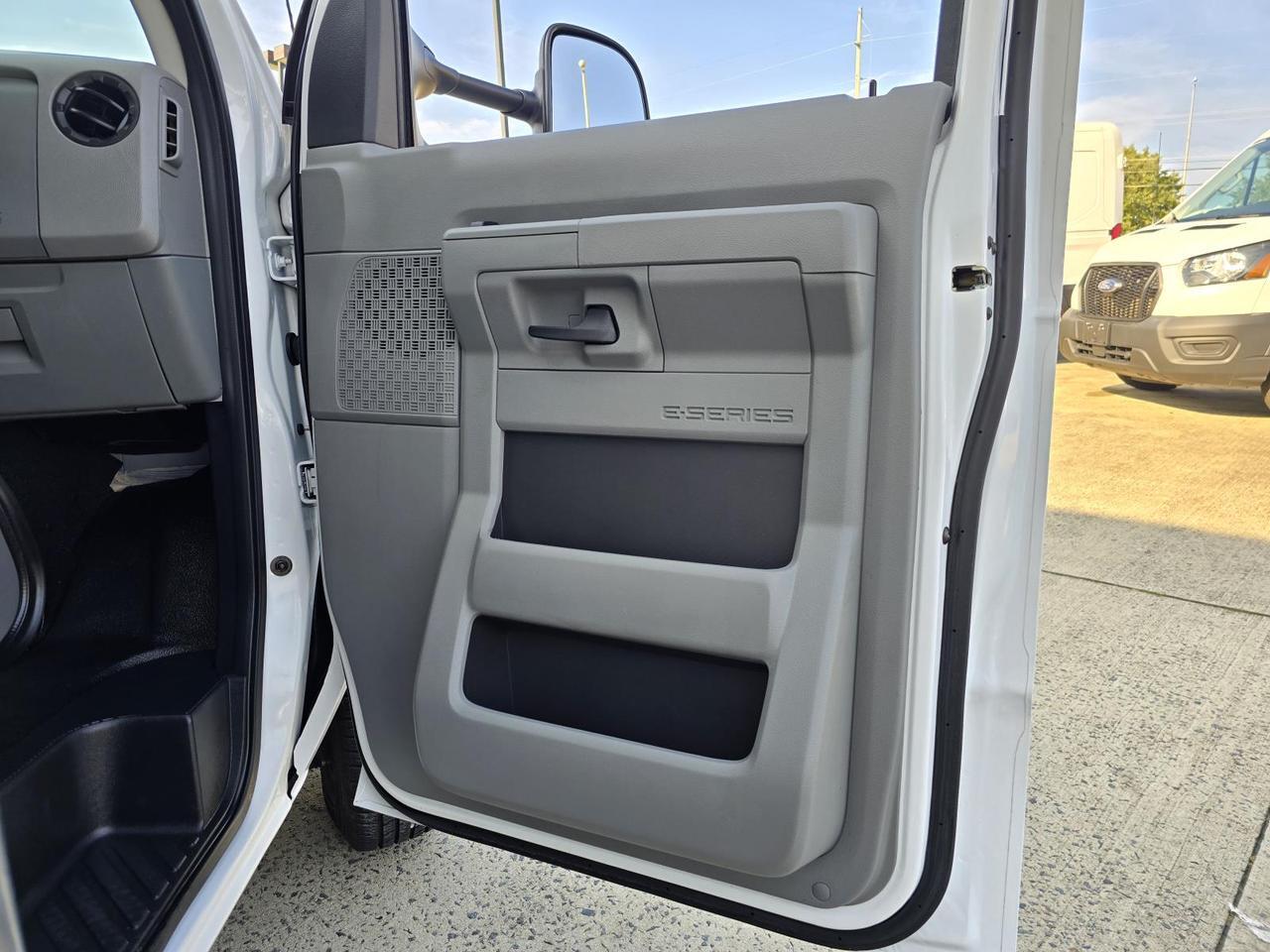 2024 Ford E-Series Cutaway E-350 DRW 16FT Box W/Roll-Up Door and Pull-Out Ramp Concord NC