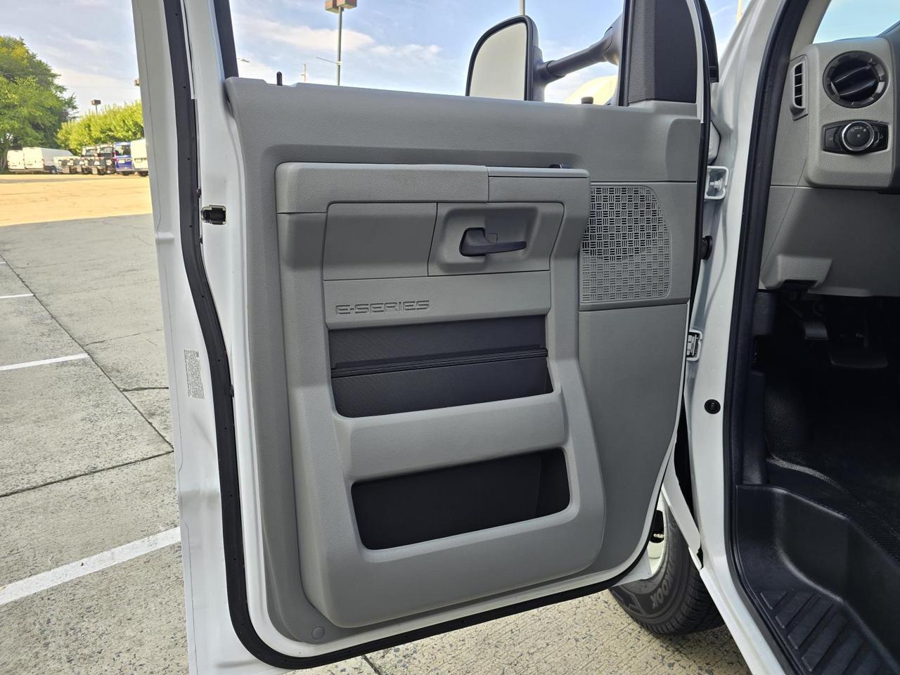 2024 Ford E-Series Cutaway E-350 DRW 16FT Box W/Roll-Up Door and Pull-Out Ramp Concord NC