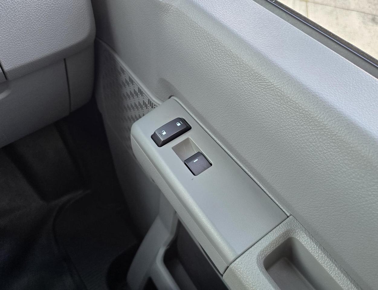 2024 Ford E-Series Cutaway E-350 DRW 16FT Box W/Roll-Up Door and Pull-Out Ramp Concord NC