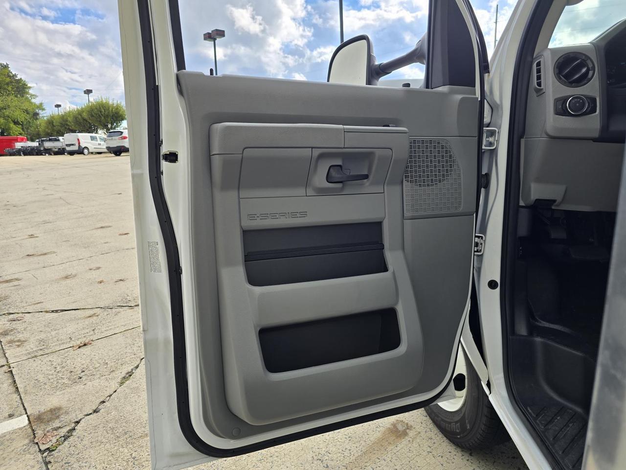 2024 Ford E-Series Cutaway E-350 DRW 16FT Box W/Roll-Up Door and Pull-Out Ramp Concord NC