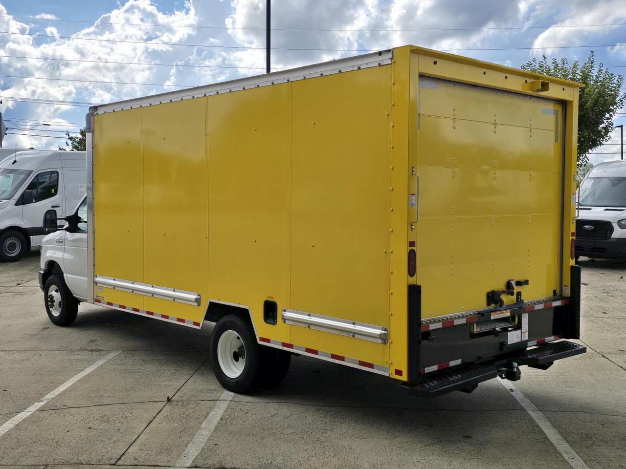 2024 Ford E-Series Cutaway E-350 DRW 16FT Box W/Roll-Up Door and Pull-Out Ramp Concord NC