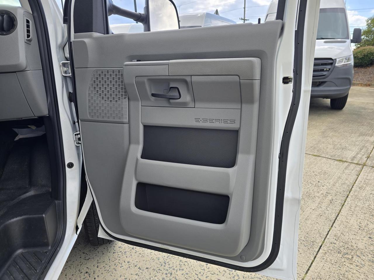 2024 Ford E-Series Cutaway E-350 DRW 16FT Box W/Roll-Up Door and Pull-Out Ramp Concord NC