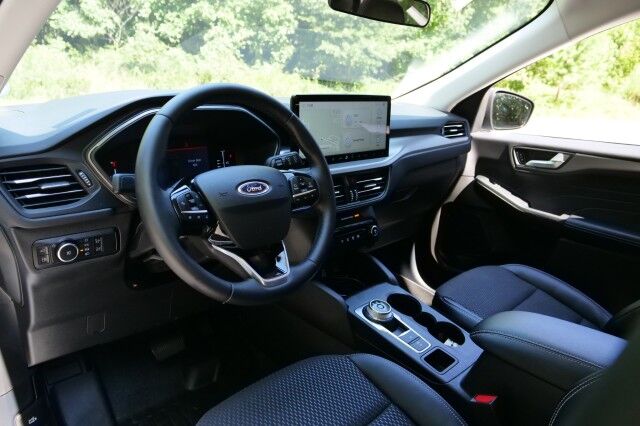 2024 Ford Escape PHEV / Hybrid / Heated Seats / Navigation! High Point NC