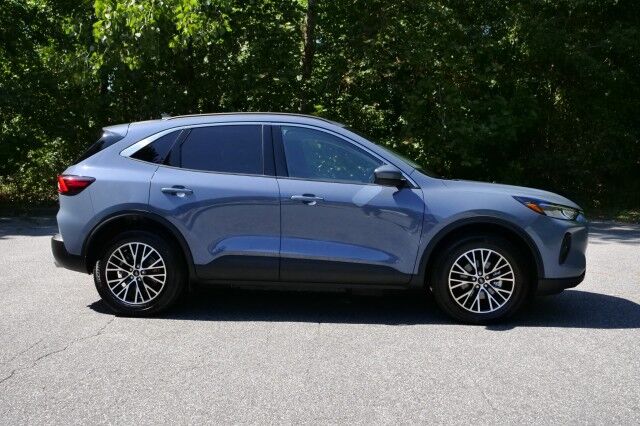 2024 Ford Escape PHEV / Hybrid / Heated Seats / Navigation! High Point NC