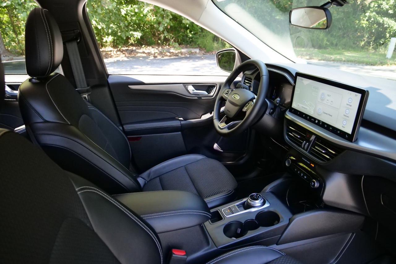 2024 Ford Escape PHEV / Hybrid / Heated Seats / Navigation! Lincolnton NC