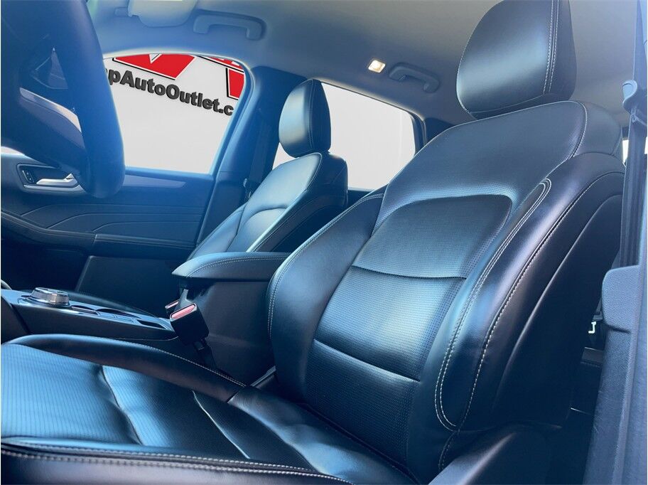 2024 Ford Escape Platinum Sport Utility 4D Port Orchard WA