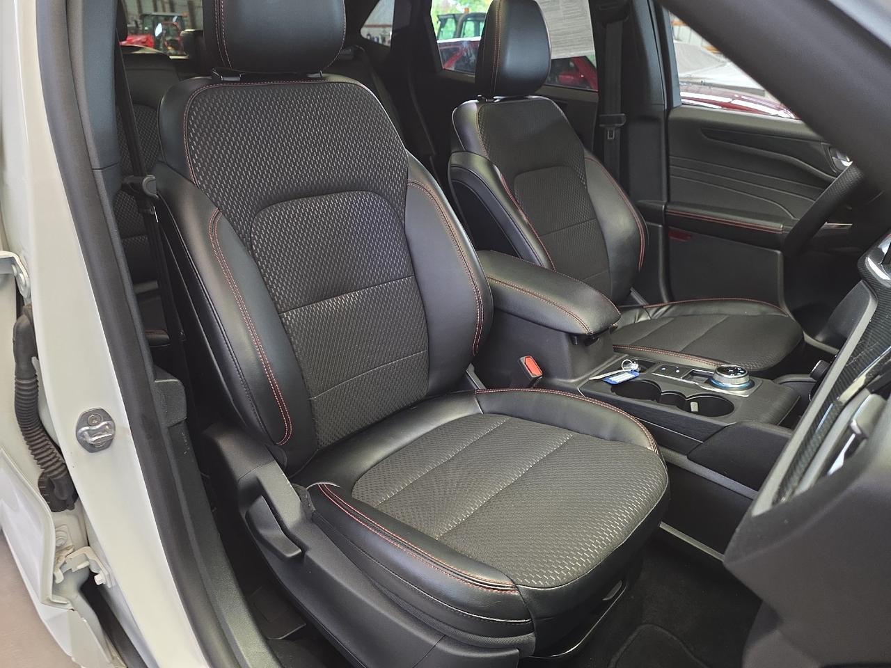 2024 Ford Escape ST-Line Select Sand Lake NY