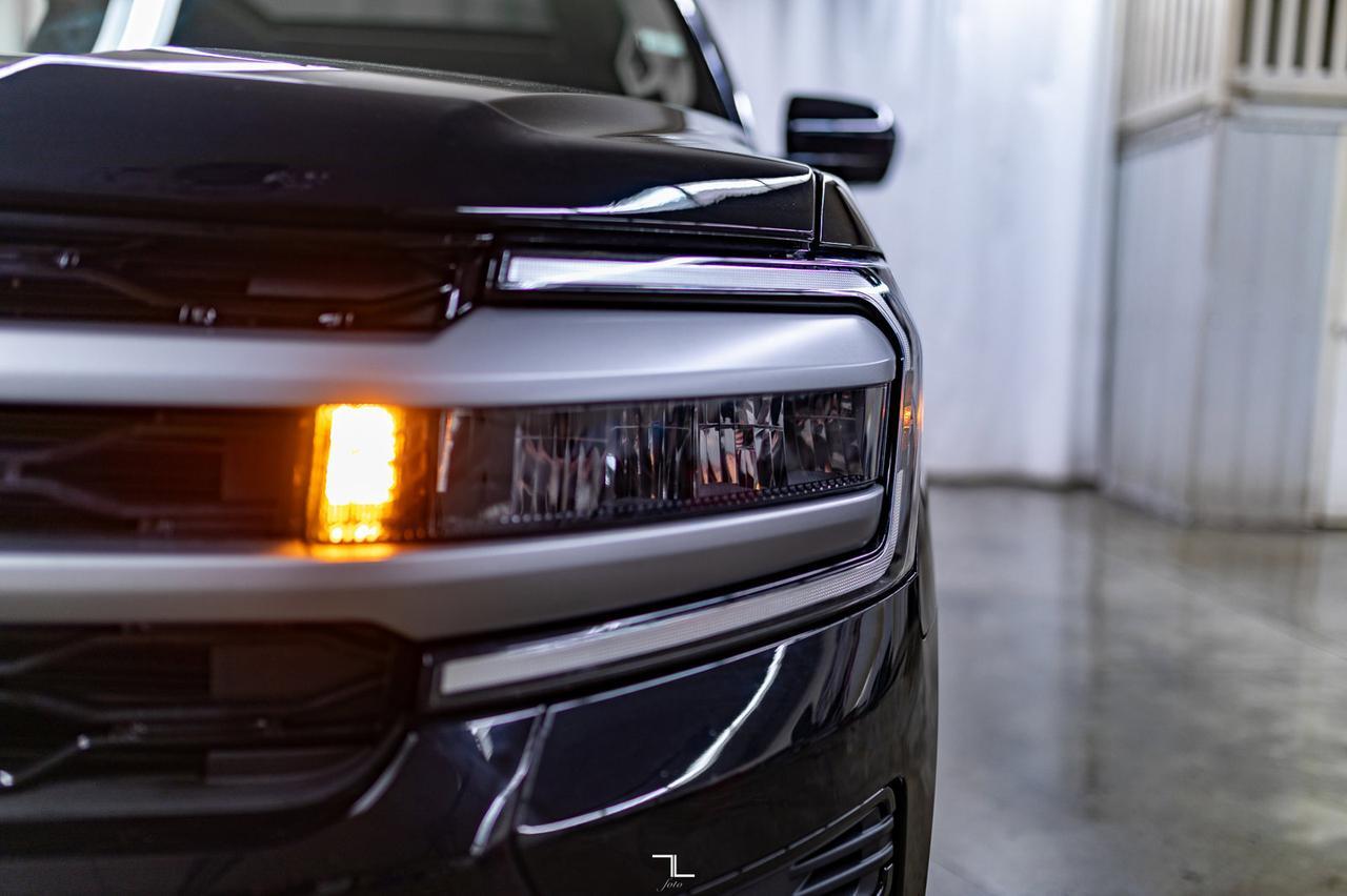 2024 Ford Expedition AWD XLT Leather Roof Nav BCam Red Deer AB