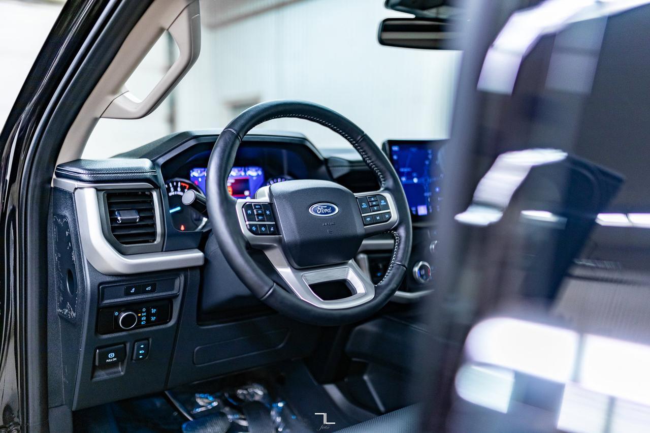 2024 Ford Expedition AWD XLT Leather Roof Nav BCam Red Deer AB