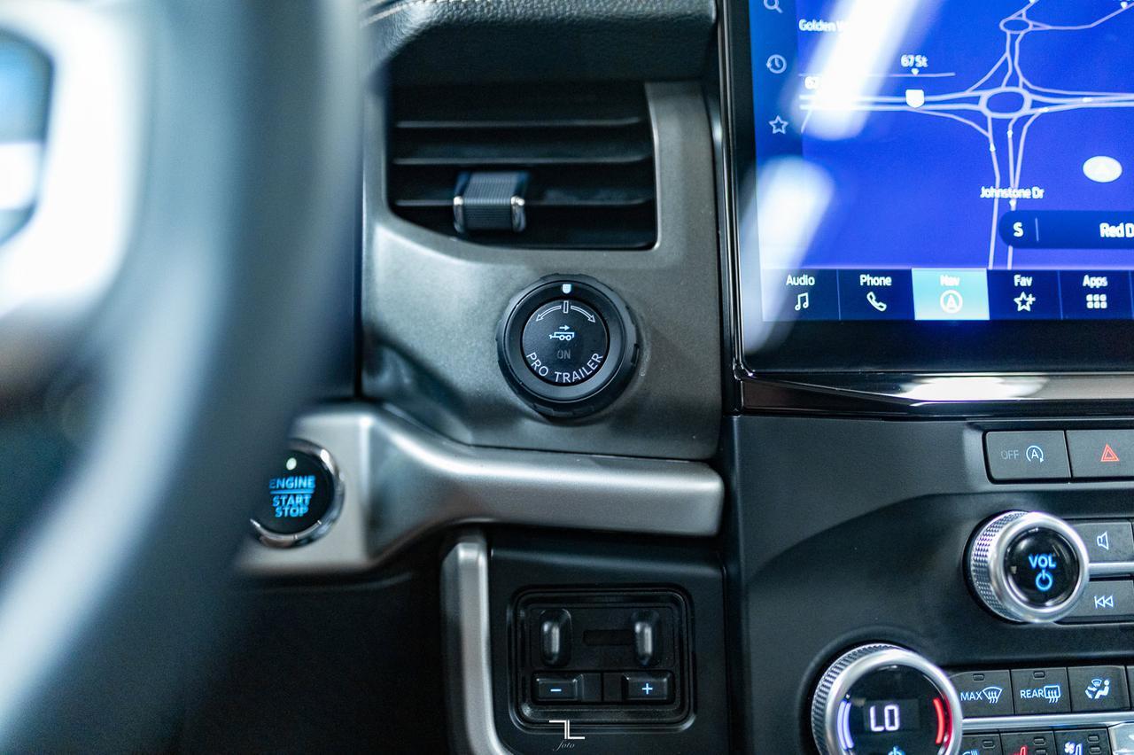 2024 Ford Expedition AWD XLT Leather Roof Nav BCam Red Deer AB