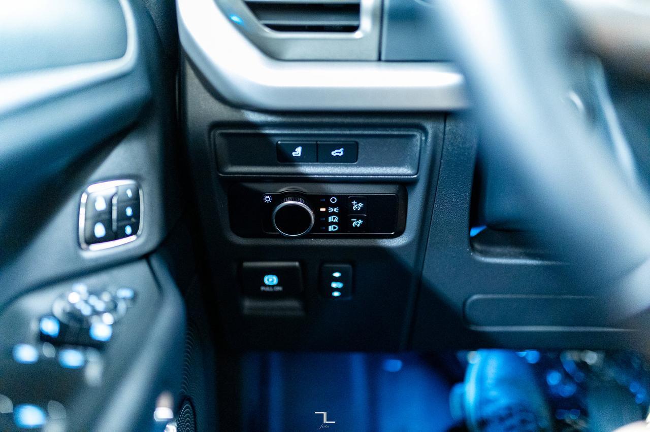 2024 Ford Expedition AWD XLT Leather Roof Nav BCam Red Deer AB