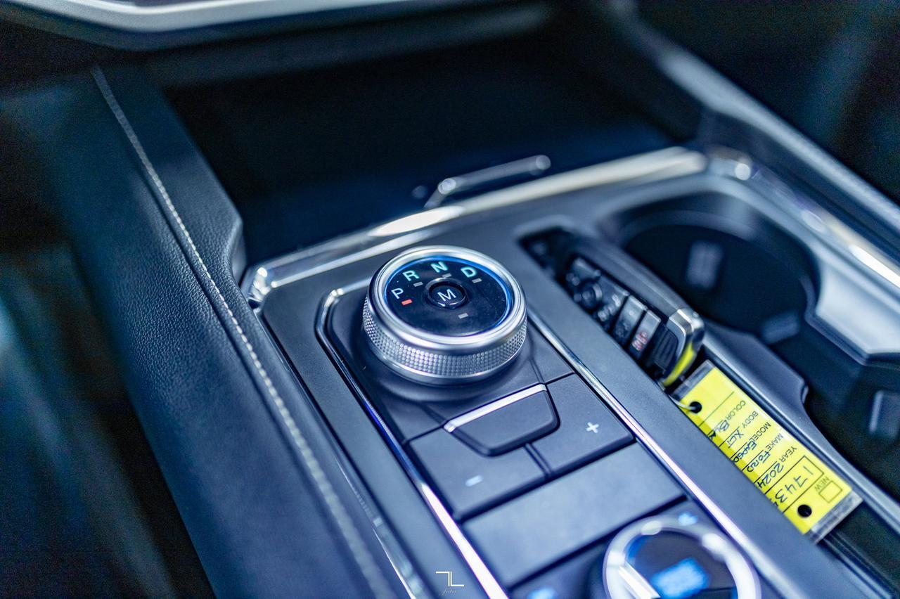 2024 Ford Expedition AWD XLT Leather Roof Nav BCam Red Deer AB