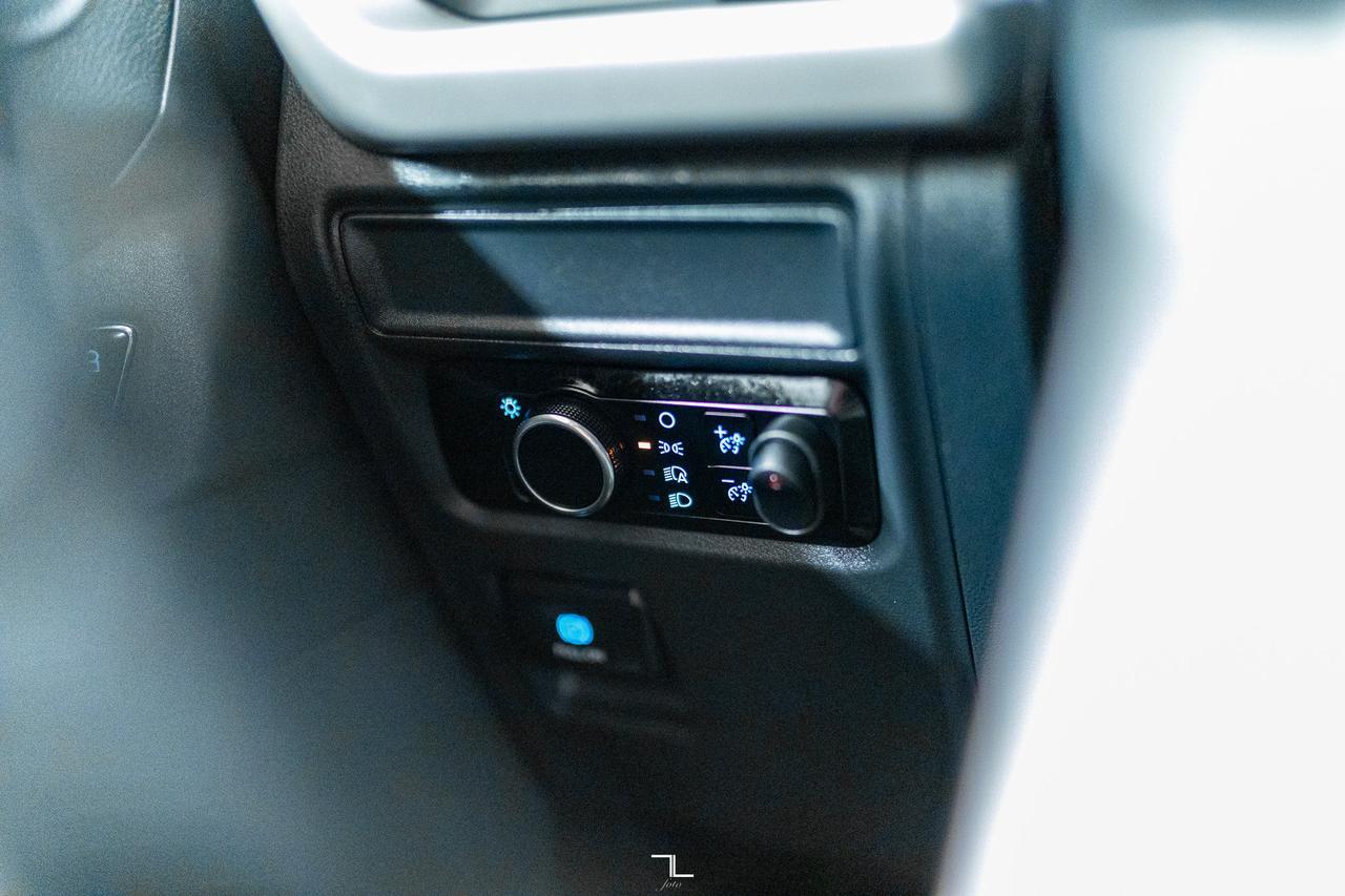 2024 Ford Expedition Max AWD SSV Nav BCam 3rd Row Red Deer AB