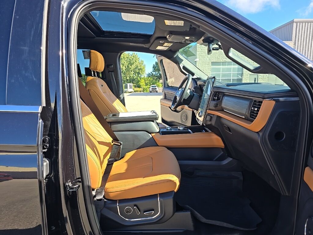 2024 Ford Expedition Platinum 4WD 7 Passenger Fond du Lac WI