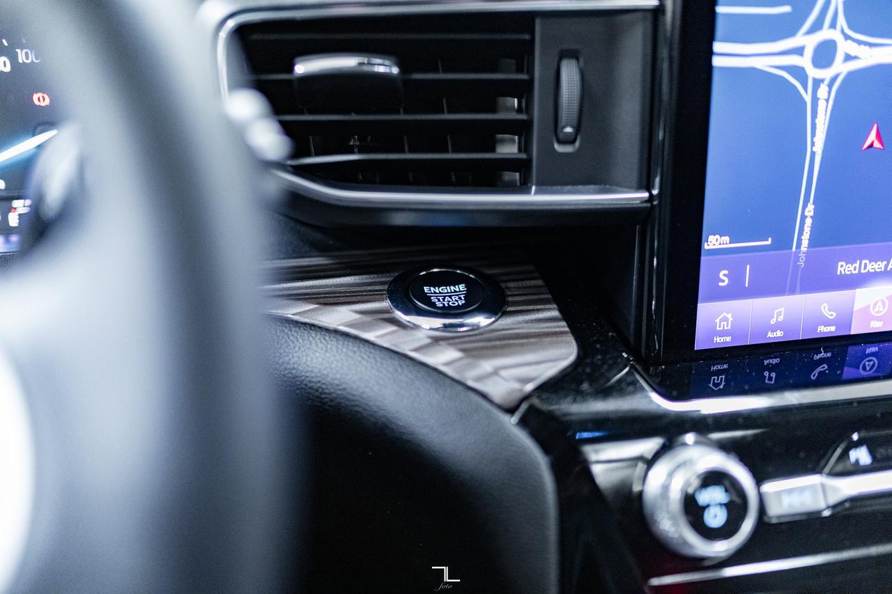 2024 Ford Explorer AWD Limited Leather Roof Nav BCam Red Deer AB