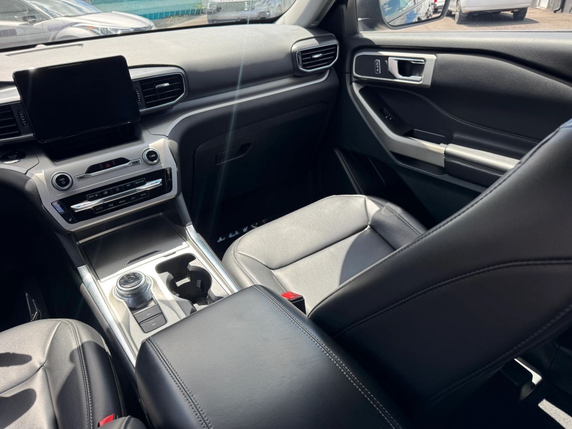 2024 Ford Explorer XLT Sport Utility 4D