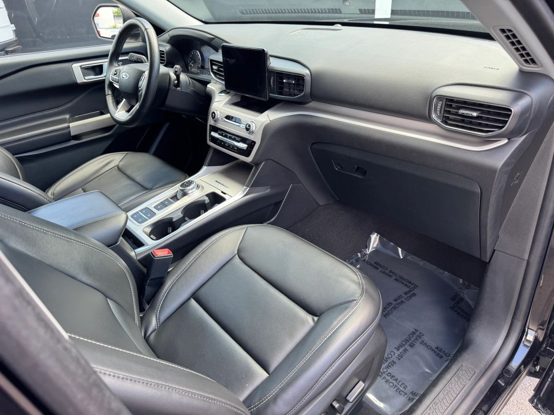 2024 Ford Explorer XLT Sport Utility 4D