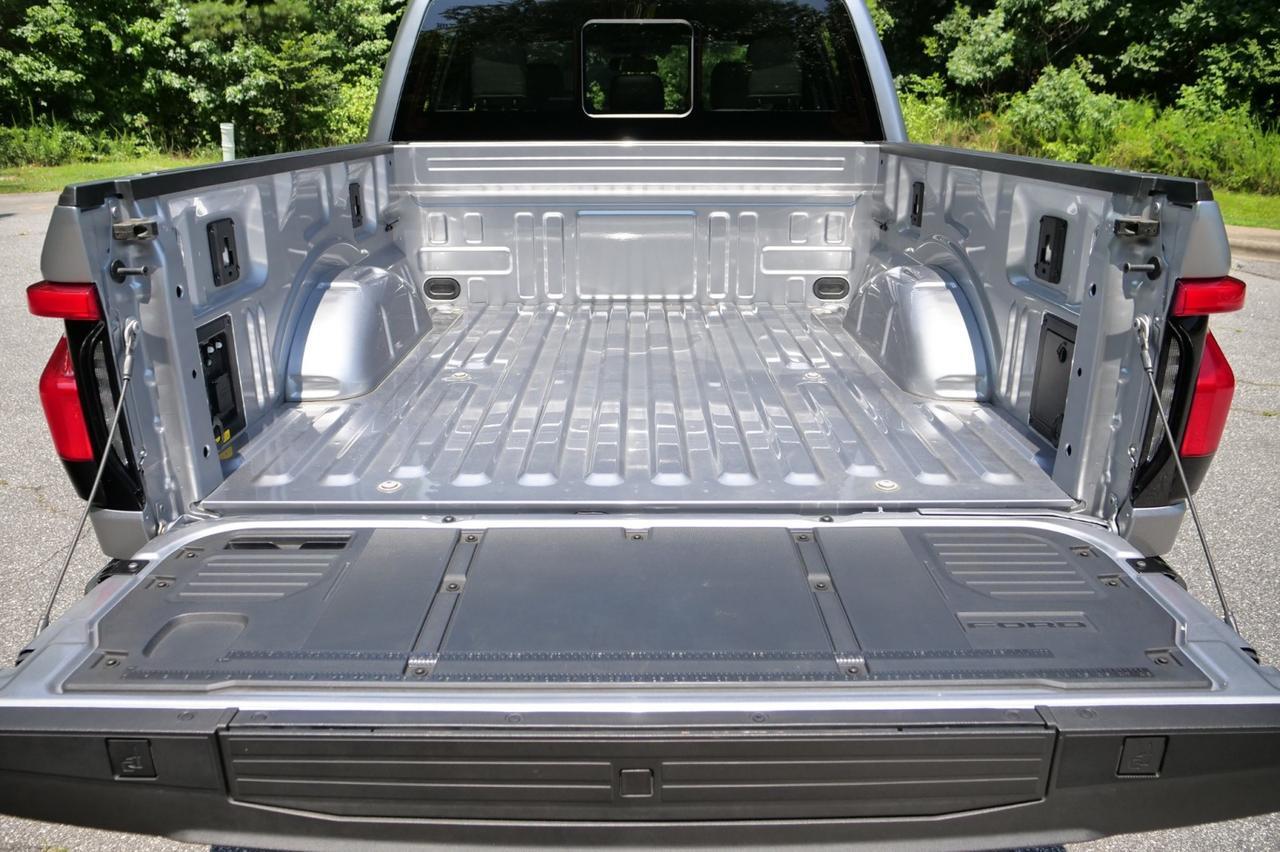2024 Ford F-150 Lightning Platinum 4x4 / PANO Sunroof / Cooled Seats! Lincolnton NC