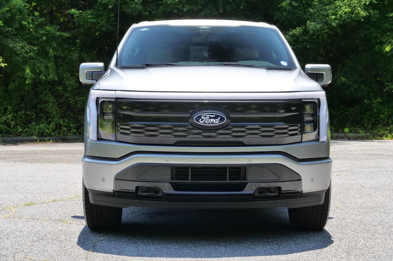 2024 Ford F-150 Lightning Platinum 4x4 / PANO Sunroof / Cooled Seats! Lincolnton NC