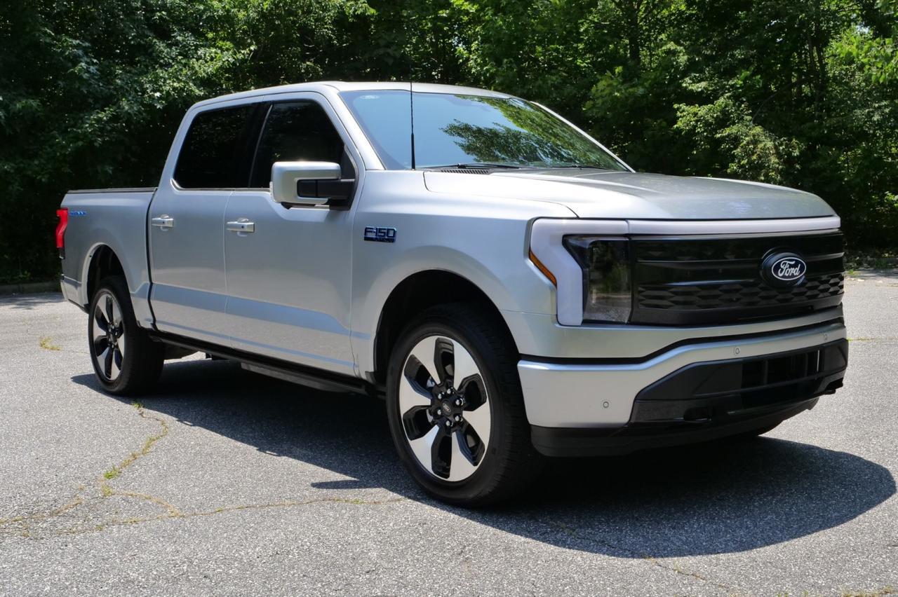 2024 Ford F-150 Lightning Platinum 4x4 / PANO Sunroof / Cooled Seats! Lincolnton NC
