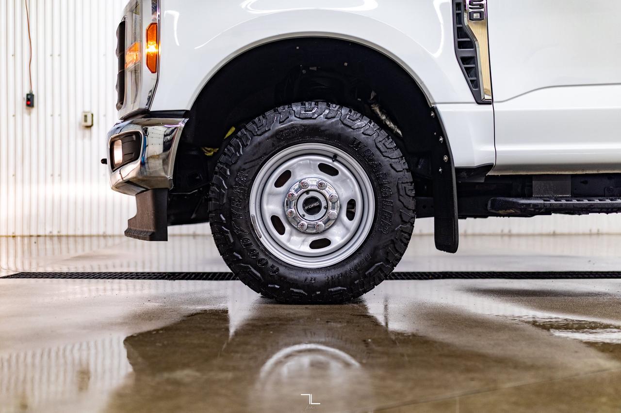 2024 Ford F-250 4x4 Crew Cab XL FX4 Longbox BCam Red Deer AB