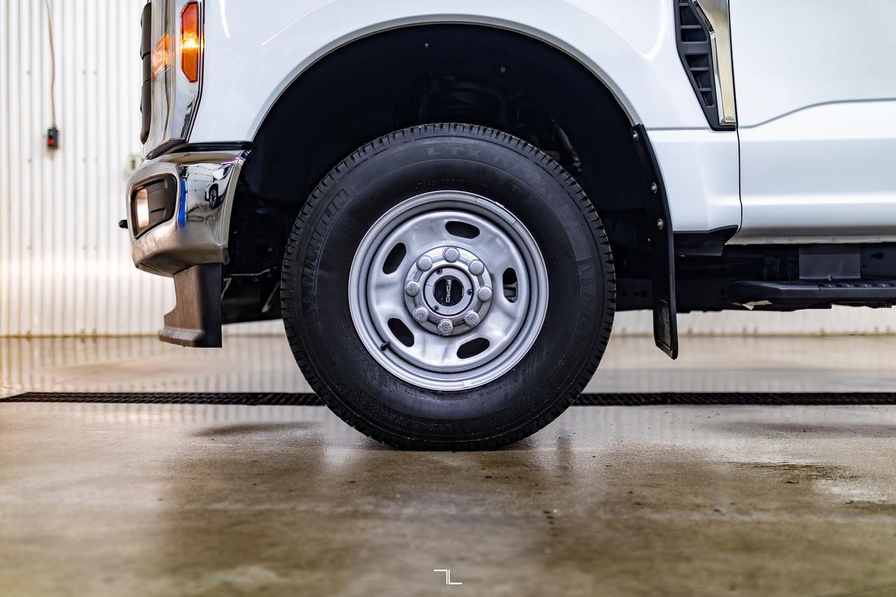 2024 Ford F-250 4x4 Crew Cab XL FX4 Longbox BCam Red Deer AB