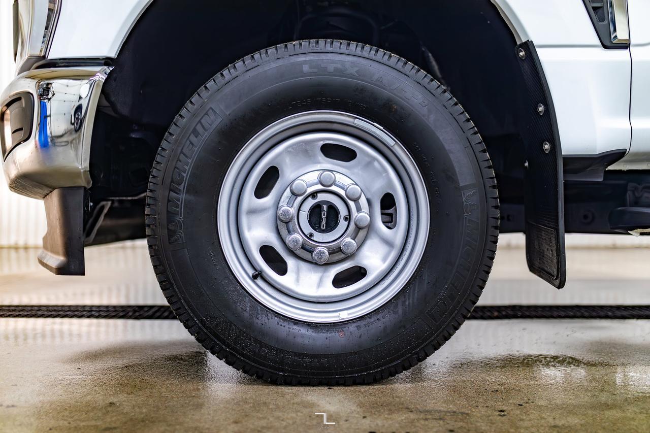 2024 Ford F-250 4x4 Crew Cab XL FX4 Longbox BCam Red Deer AB