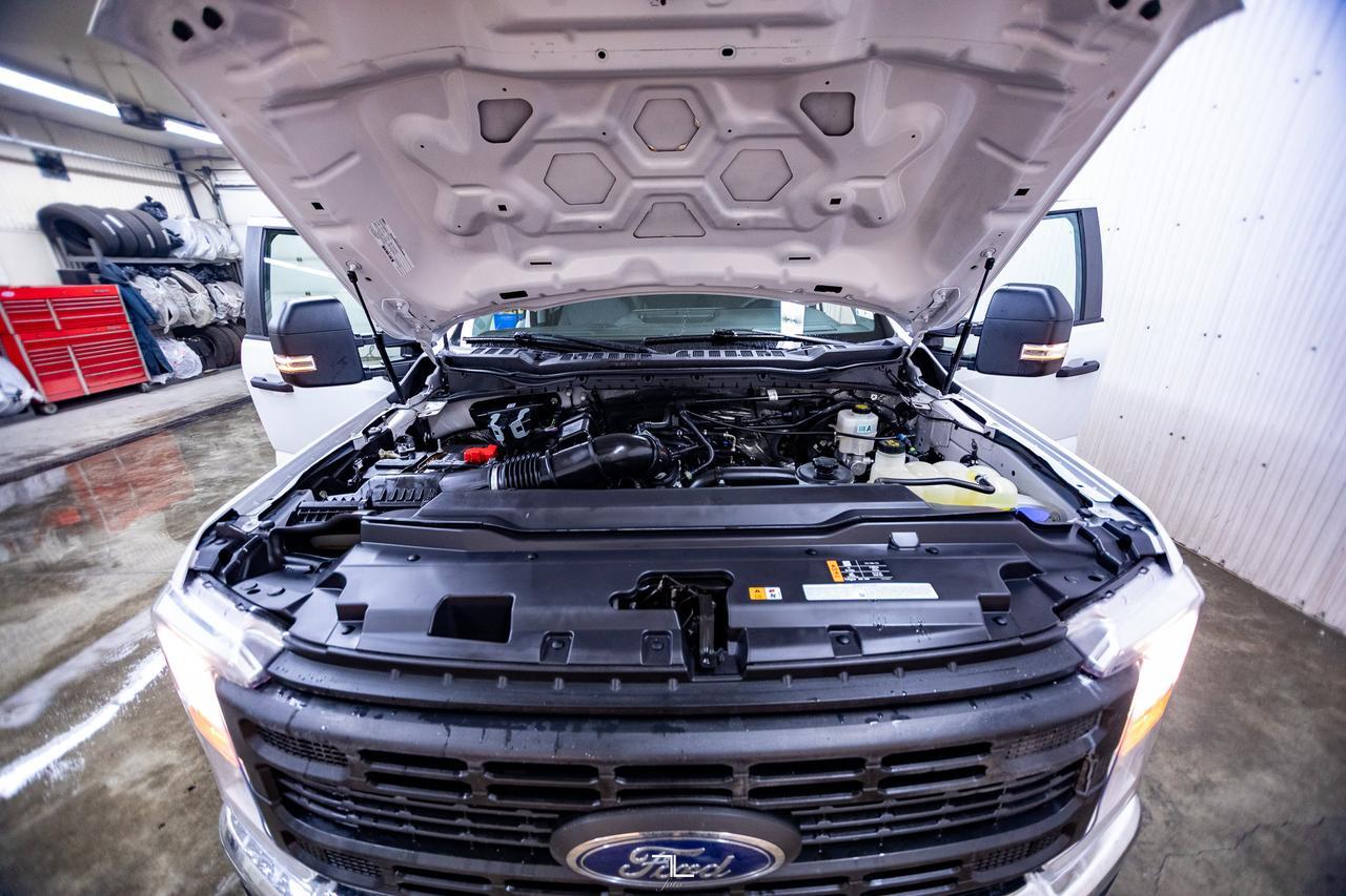 2024 Ford F-250 4x4 Crew Cab XL FX4 Longbox BCam Red Deer AB