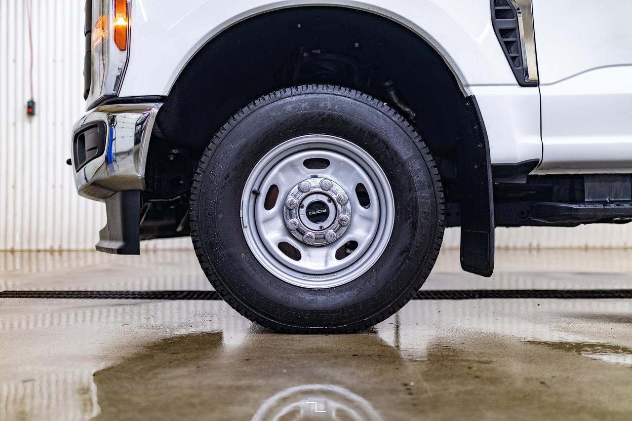 2024 Ford F-250 4x4 Crew Cab XL FX4 Longbox BCam Red Deer AB