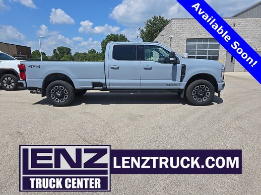 2024_Ford_F-250 Super Duty_4x4 Crew Cab Lariat_ Fond du Lac WI