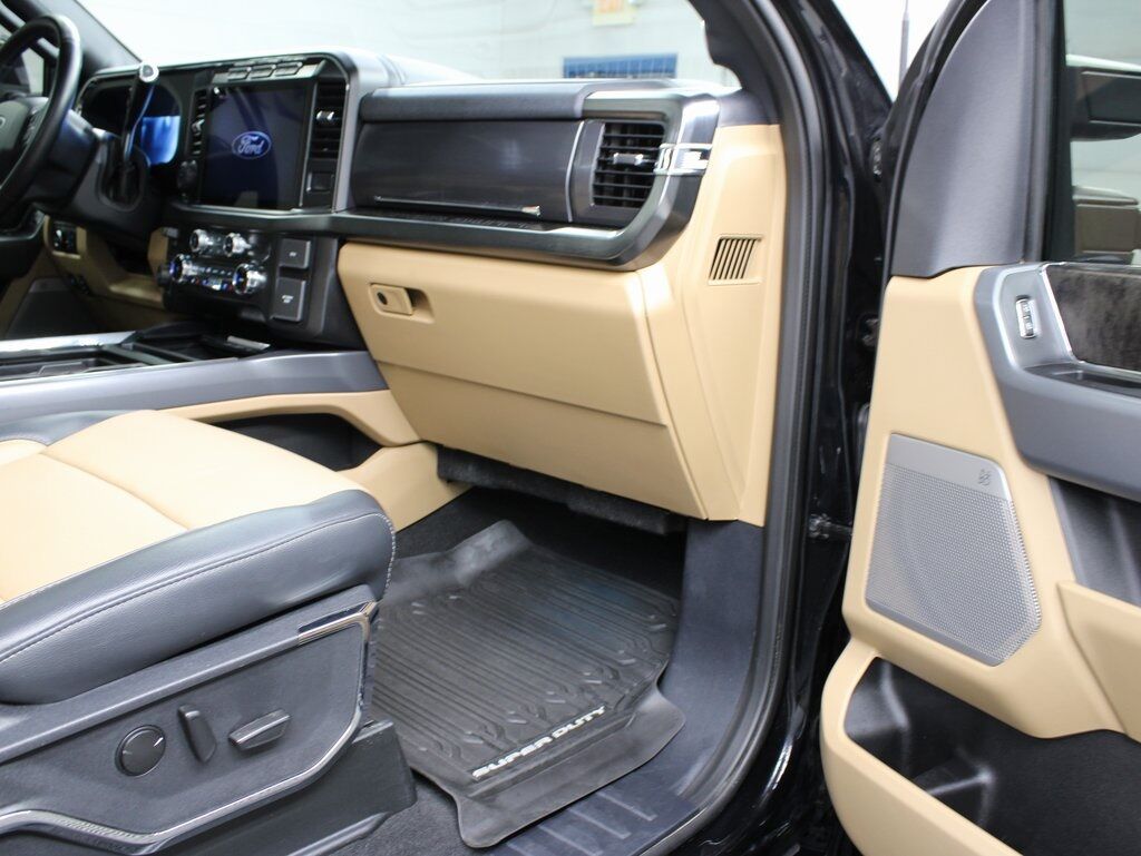 2024 Ford F-250 Super Duty 4x4 Crew Cab Lariat Fond du Lac WI