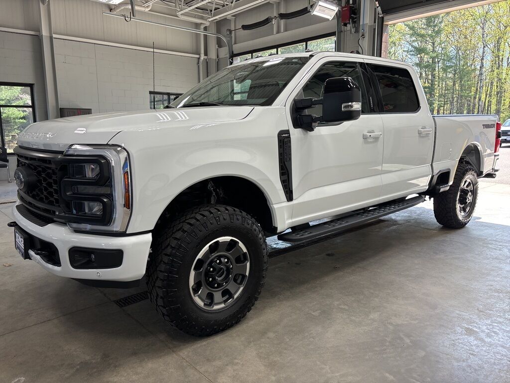 2024 Ford F-250 Super Duty 4x4 Crew Cab Lariat Fond du Lac WI