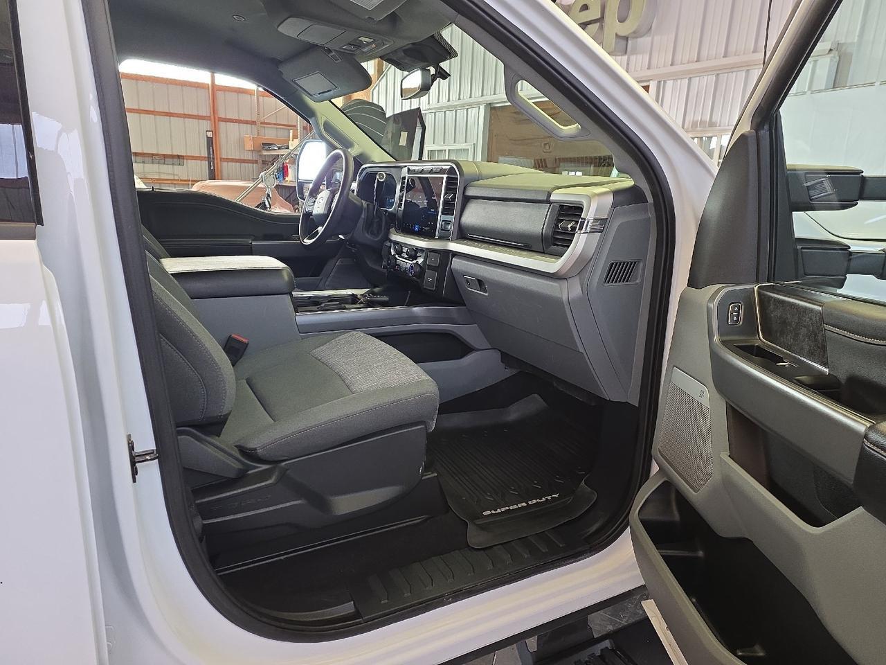 2024 Ford F-250 XLT Sand Lake NY