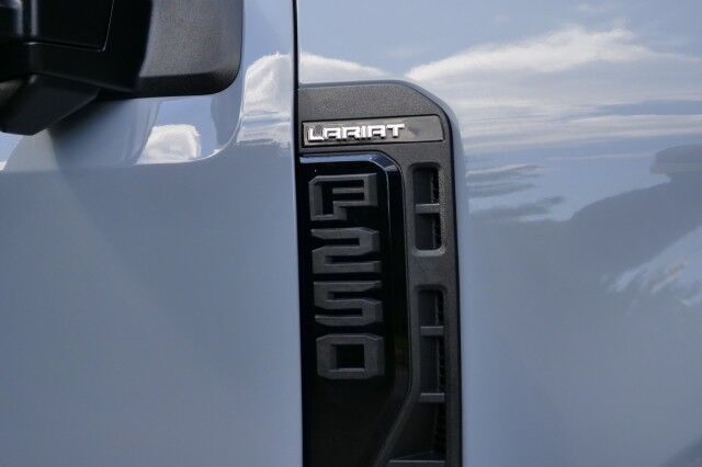 2024 Ford F-250SD LARIAT 4X4 / Leer Bed Cap / Bed Slide / Turbo Diesel! High Point NC