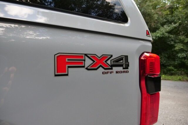 2024 Ford F-250SD LARIAT 4X4 / Leer Bed Cap / Bed Slide / Turbo Diesel! High Point NC
