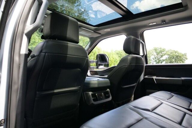 2024 Ford F-250SD LARIAT 4X4 / Leer Bed Cap / Bed Slide / Turbo Diesel! High Point NC