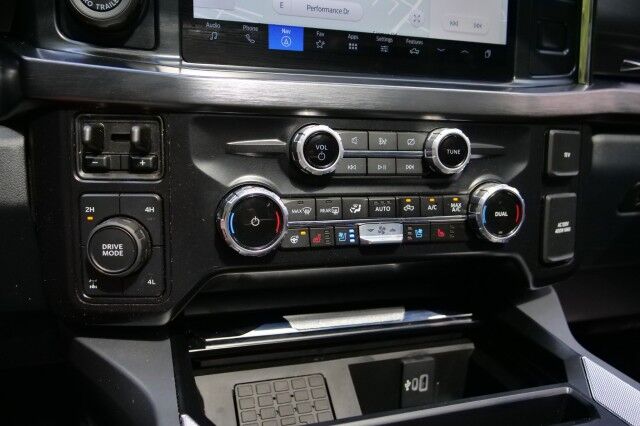 2024 Ford F-250SD LARIAT 4X4 / Leer Bed Cap / Bed Slide / Turbo Diesel! High Point NC