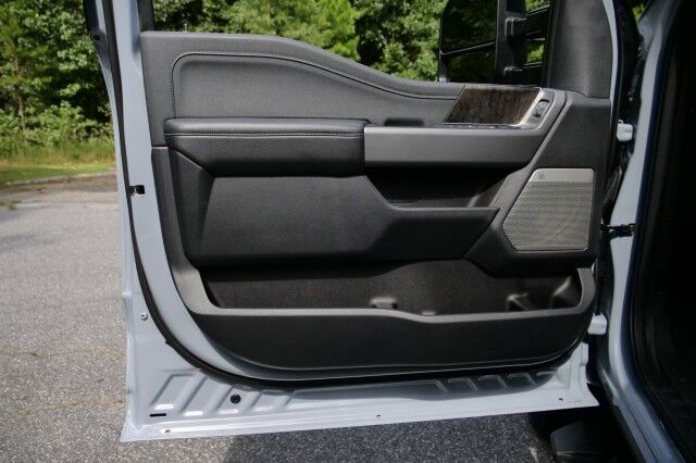 2024 Ford F-250SD LARIAT 4X4 / Leer Bed Cap / Bed Slide / Turbo Diesel! High Point NC