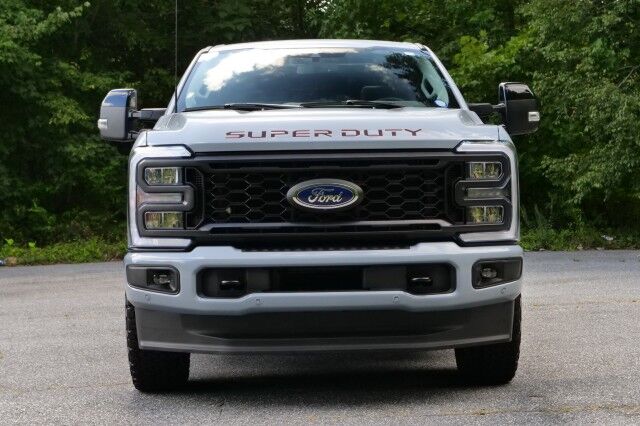 2024 Ford F-250SD LARIAT 4X4 / Leer Bed Cap / Bed Slide / Turbo Diesel! High Point NC