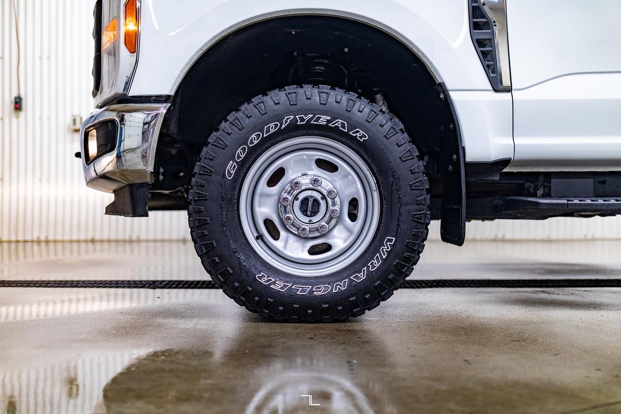 2024 Ford F-350 4x4 Crew Cab XL Deck BCam Red Deer AB