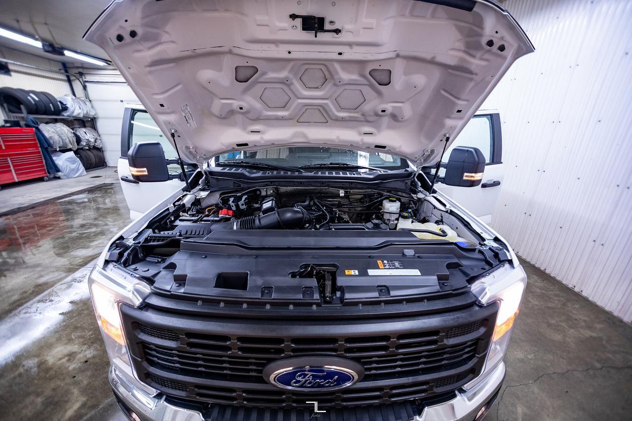 2024 Ford F-350 4x4 Crew Cab XL Deck BCam Red Deer AB