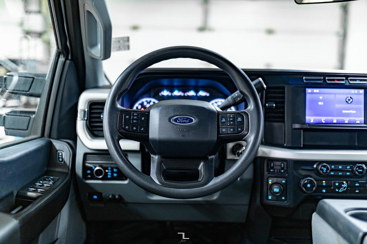 2024 Ford F-350 4x4 Crew Cab XL Deck BCam Red Deer AB