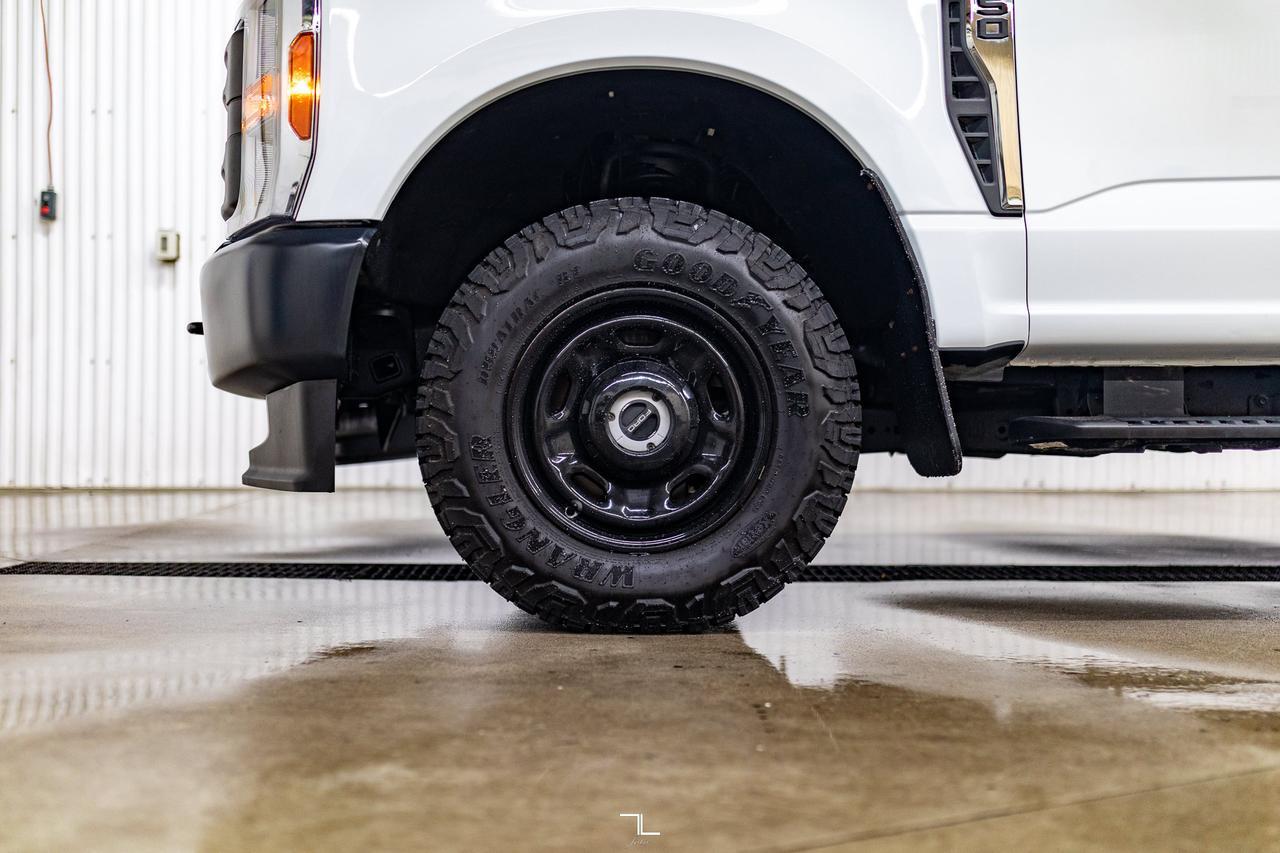 2024 Ford F-350 4x4 Crew Cab XL Deck BCam Red Deer AB