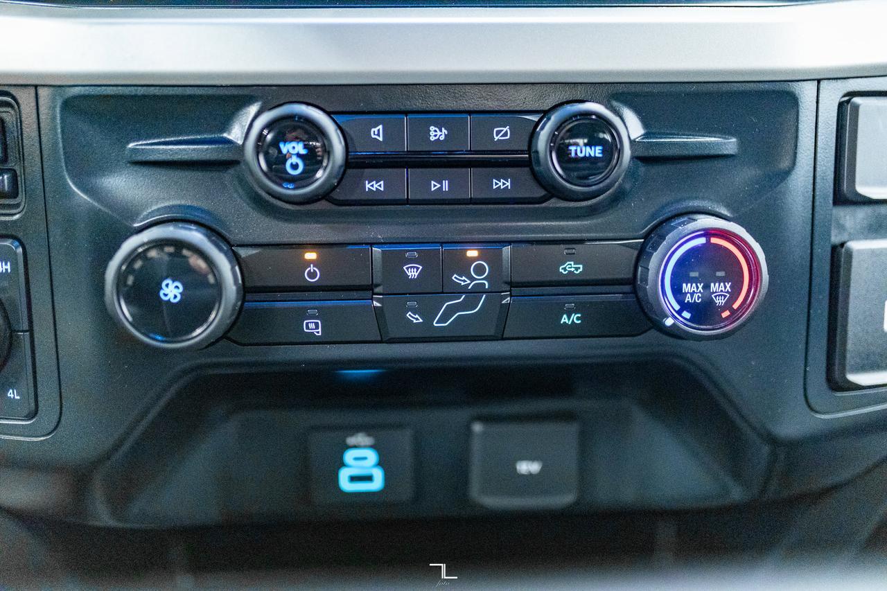 2024 Ford F-350 4x4 Crew Cab XL Deck BCam Red Deer AB